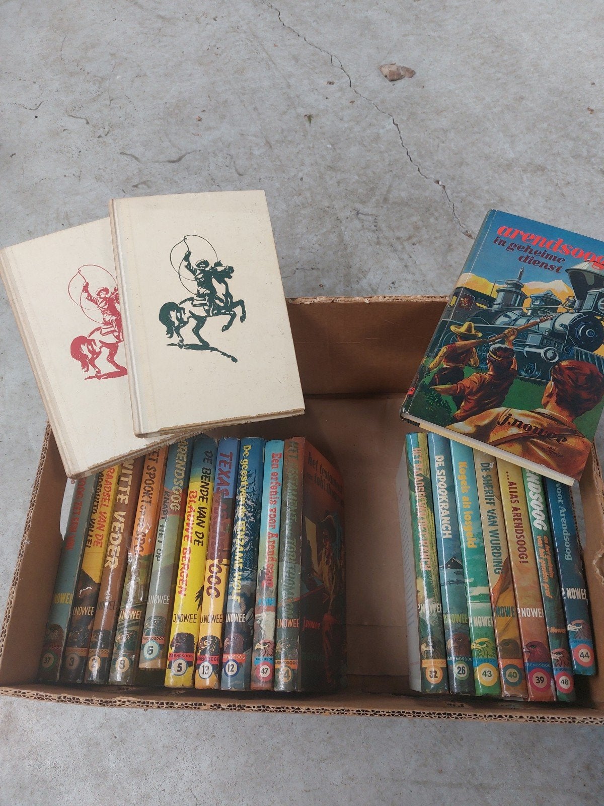 ARENDSOOG BOEKEN, Ophalen, Zo goed als nieuw