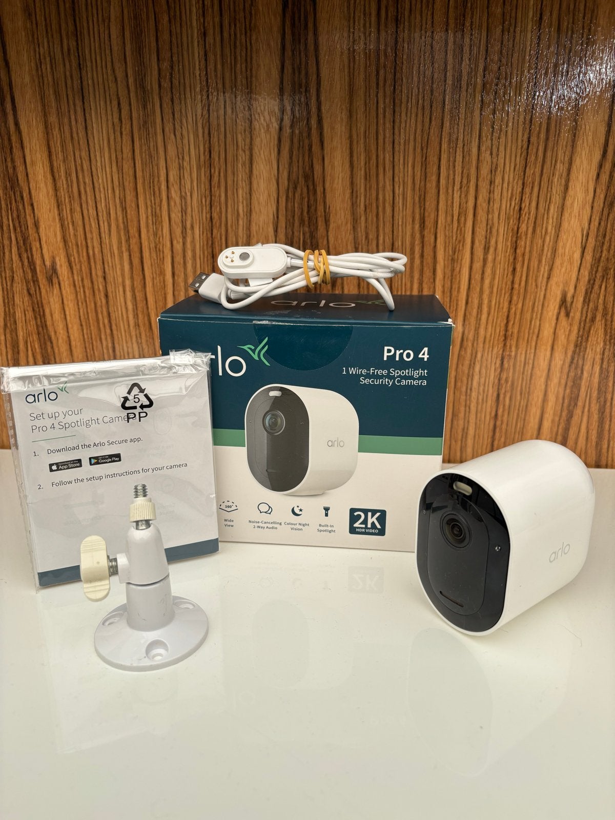 Arlo Pro 4 Spotlight Camera, Audio, Tv en Foto, Ophalen, Zo goed als nieuw, Buitencamera