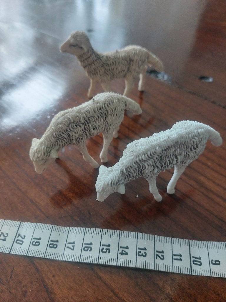 3 Witte kunststof schaapjes voor bij de kerststal, Ophalen of Verzenden, Zo goed als nieuw