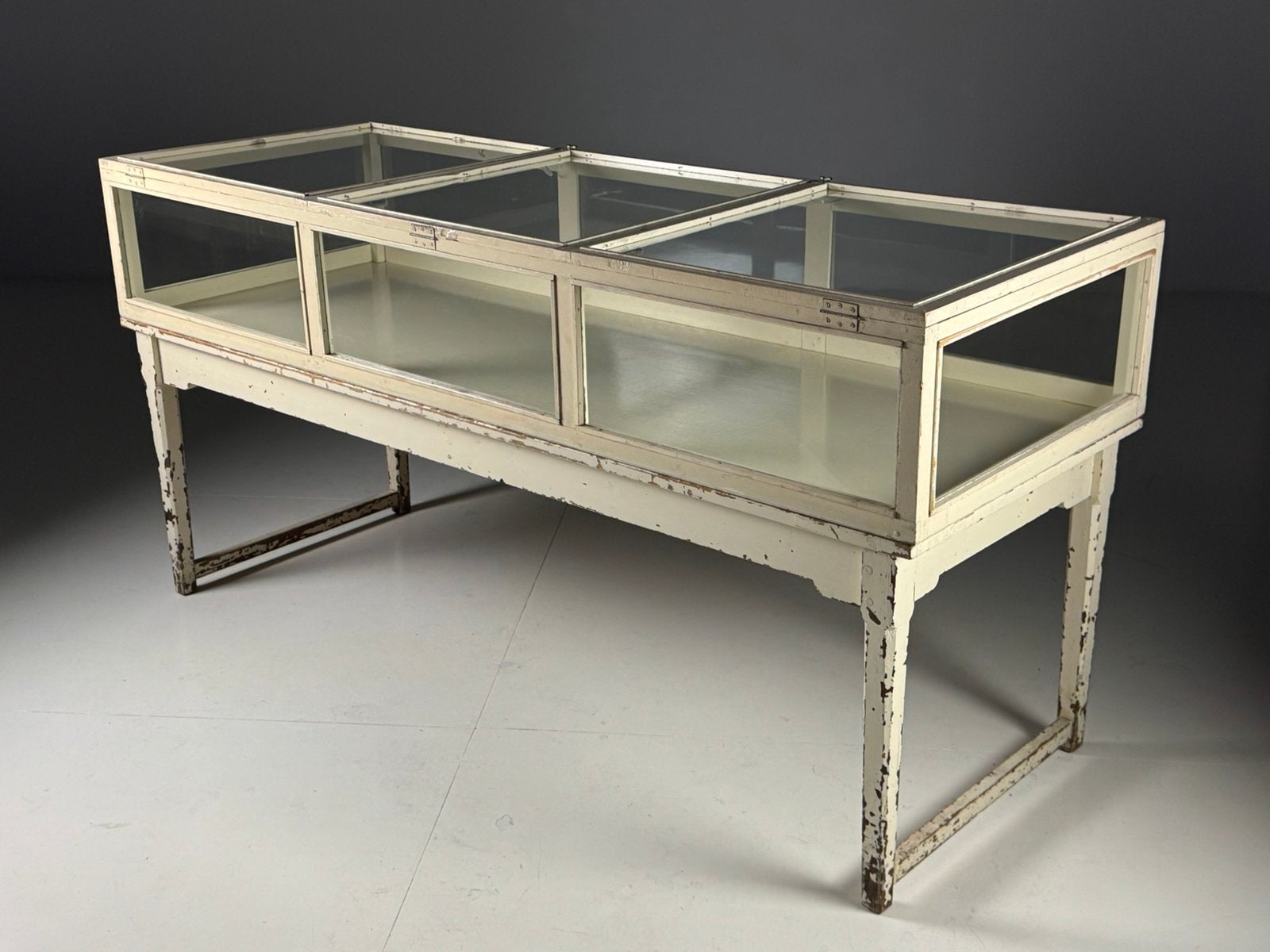 Vitrinekast toonbank wit vintage, Ophalen