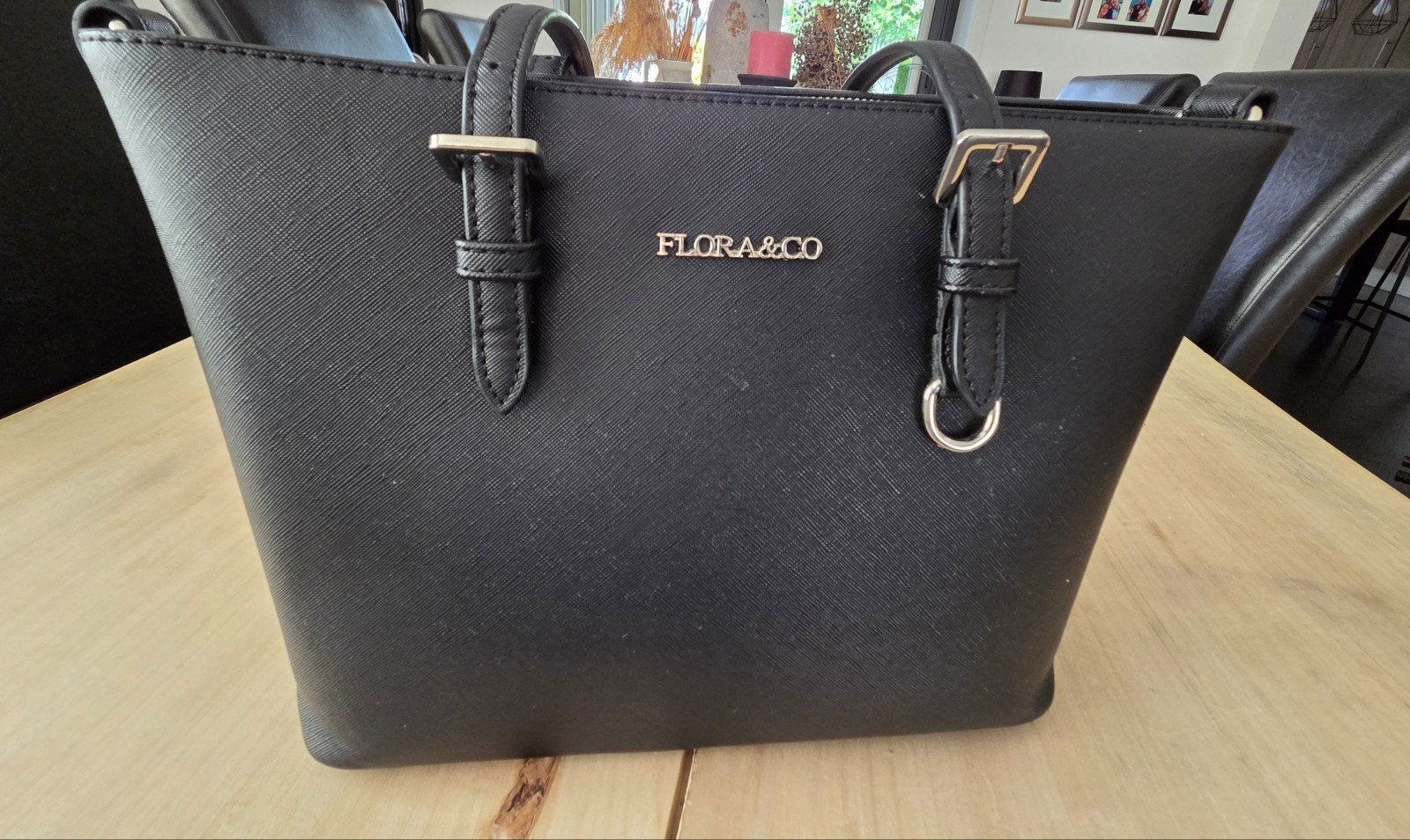 Flora & Co Zwarte Handtas - Zo goed als nieuw, Sieraden, Tassen en Uiterlijk, Ophalen of Verzenden, Zo goed als nieuw, Zwart, Handtas