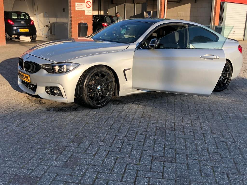 BMW 4-Serie 4-SERIE 2018 Grijs, Auto's, Automaat, 1998 cc, Achterwielaandrijving, Zwart