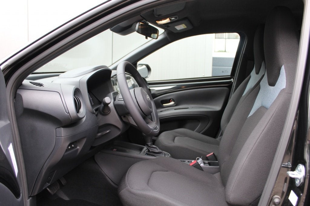Toyota Aygo X 1.5 Hybrid Comfort / Winter / Keyless / Apple, 12 maanden, Stof, Gebruikt, 4 stoelen