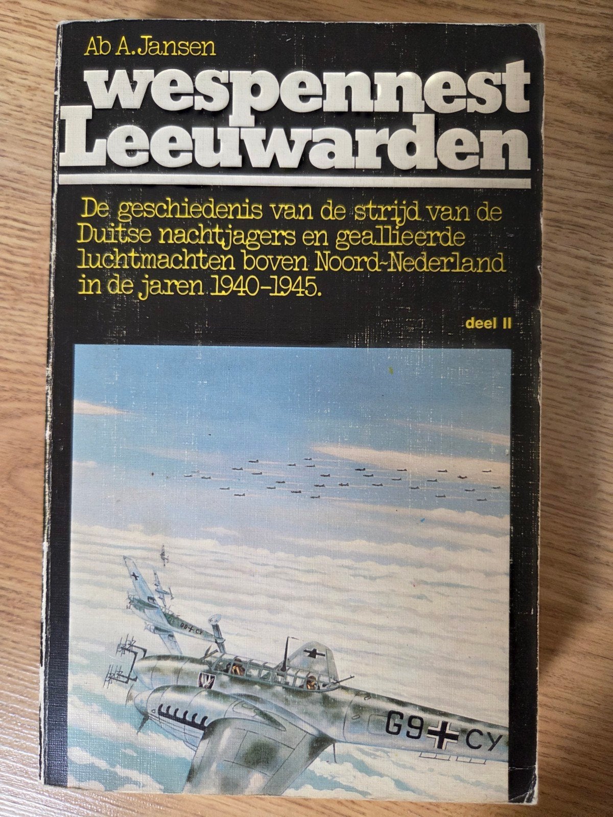 Wespennest Leeuwarden deel II: Duitse nachtjagers 1940-1945, Boeken, Tweede Wereldoorlog, Ophalen of Verzenden, Zo goed als nieuw