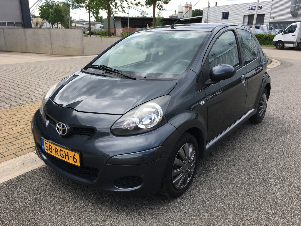 Toyota Aygo 1.0-12V Comfort Nav. (bj 2011), Voorwielaandrijving, Euro 5, Gebruikt, 4 stoelen