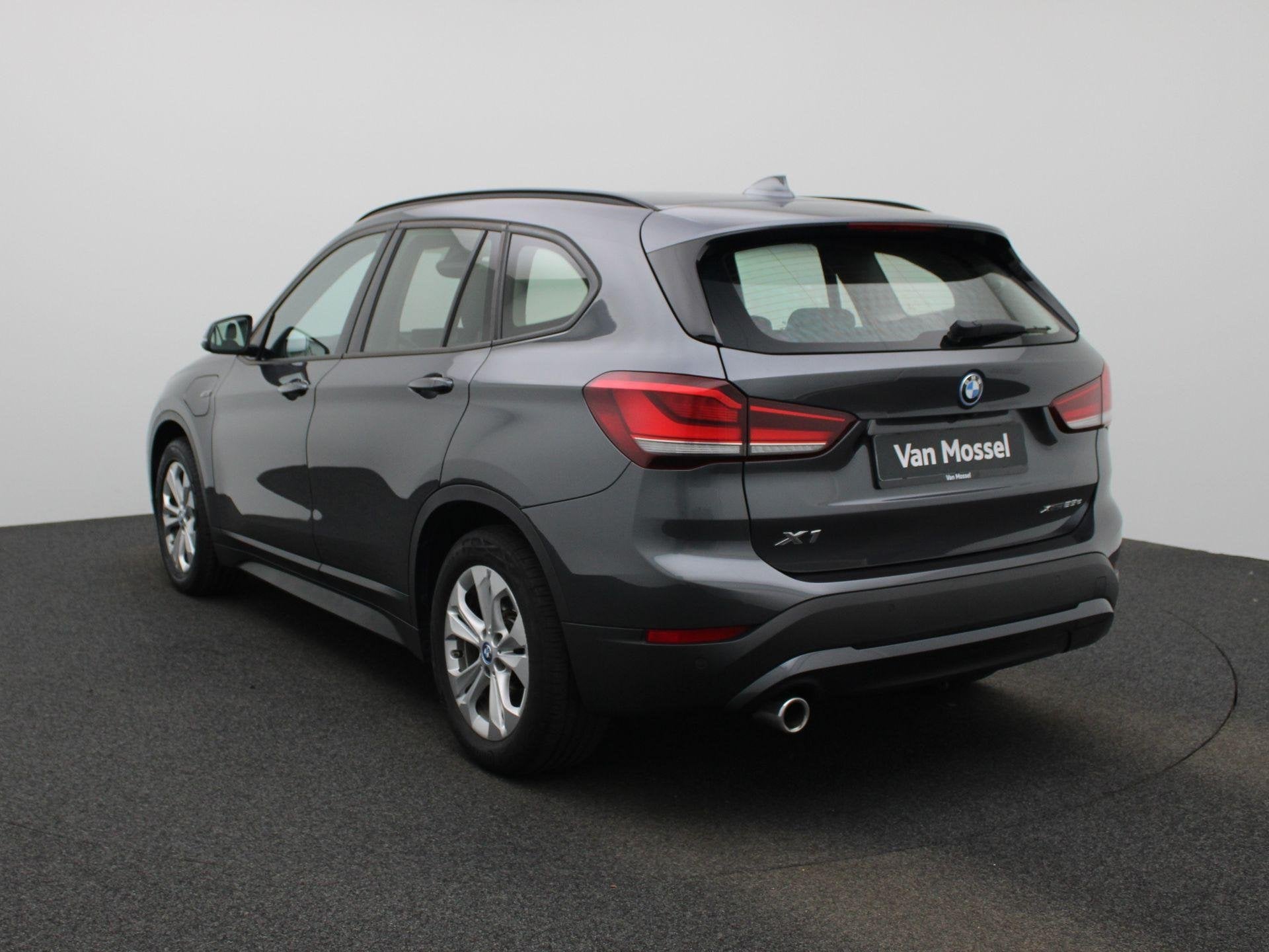 BMW X1 xDrive25e | LEER | HEAD-UP DISPLAY | CAMERA | STOELVE, Auto's, 12 maanden, Stof, 1820 kg, Plug-in hybride