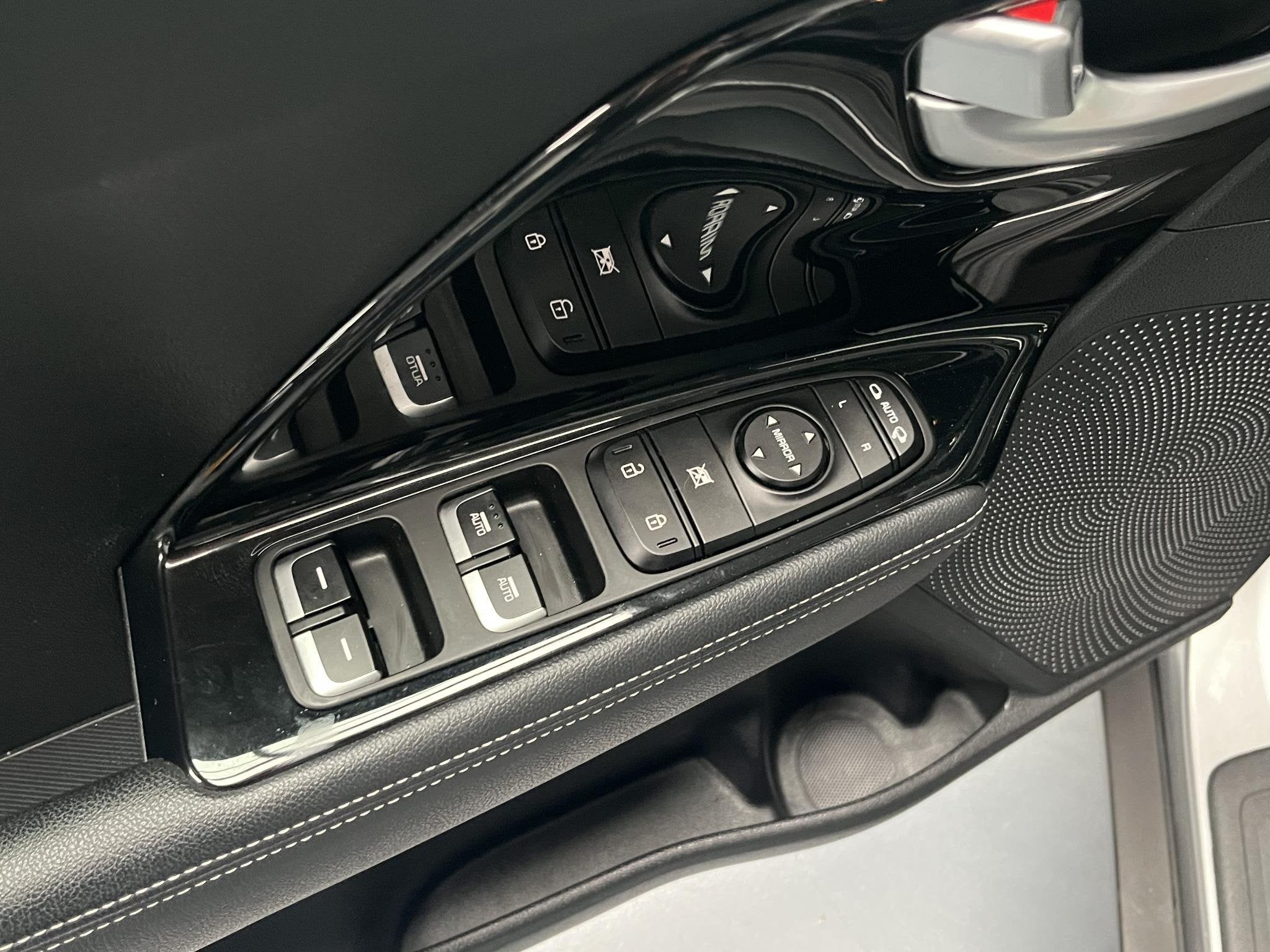 Kia Niro 1.6 GDi Hybrid DynamicLine met Trekhaak, Cruisecont, Auto's, Gebruikt, Euro 6, Leder en Stof, Origineel Nederlands