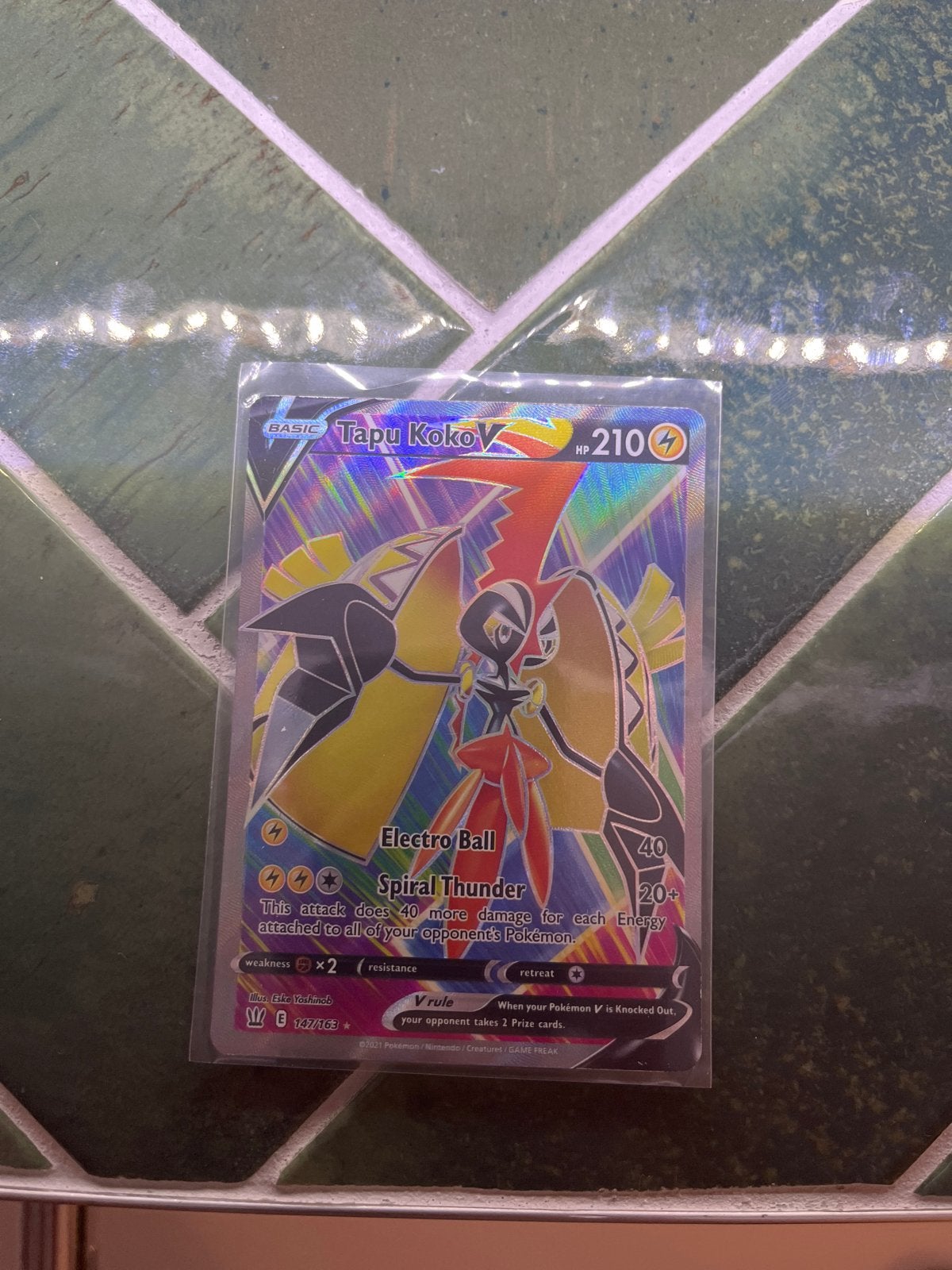 Tapu Koko V Full Art Pokémon Kaart (SWSH047), Ophalen of Verzenden, Zo goed als nieuw, Losse kaart, Foil