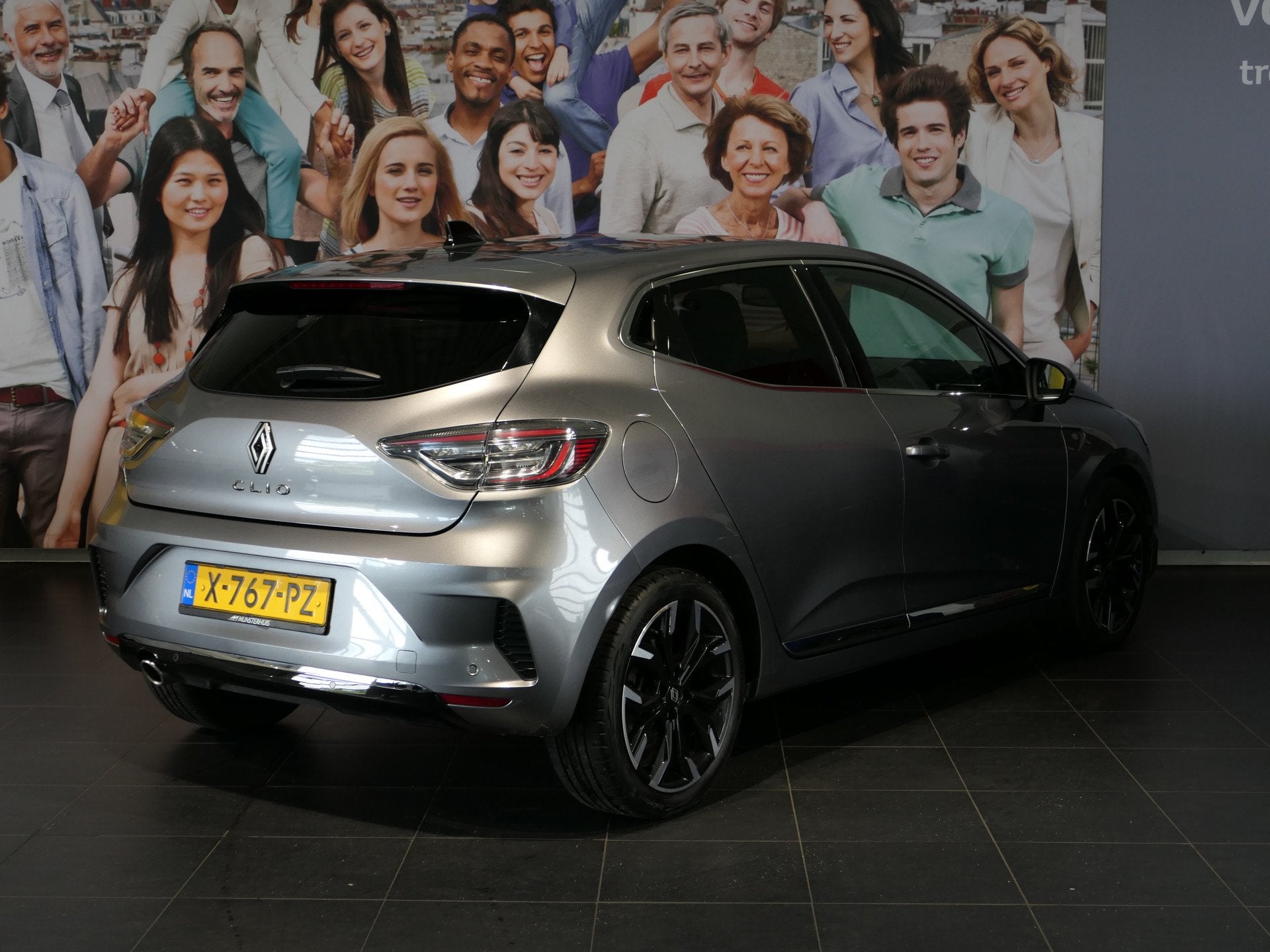 Renault Clio 1.0 TCe 90 GPF techno - Groot scherm - Stoel en, Gebruikt, Leder en Stof, 49 €/maand, Origineel Nederlands