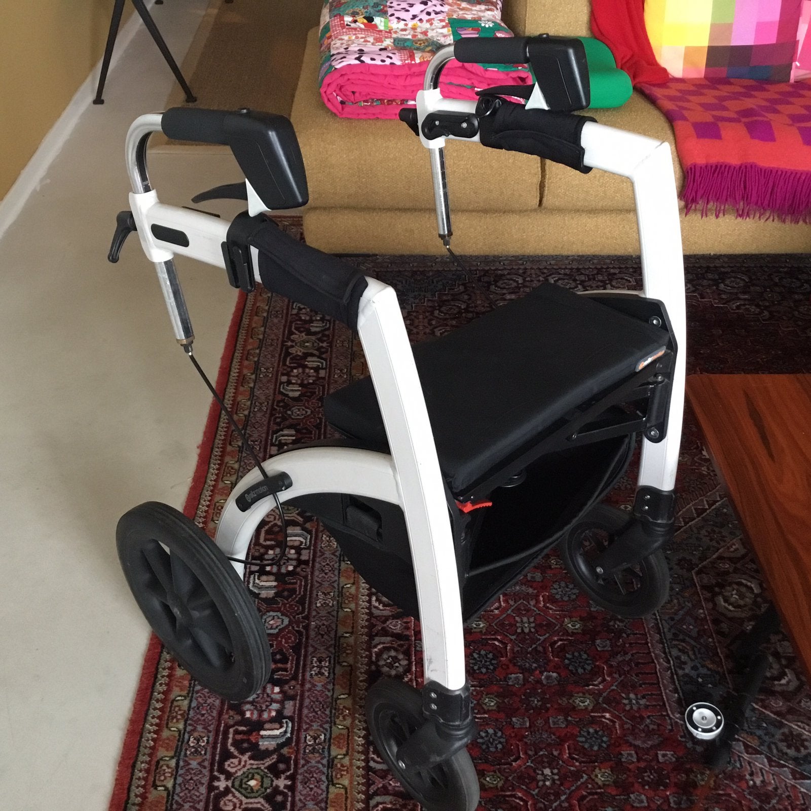 Kekke Rollz Motion rollator en rolstoel in één €345, Ophalen, Zo goed als nieuw, Duwrolstoel
