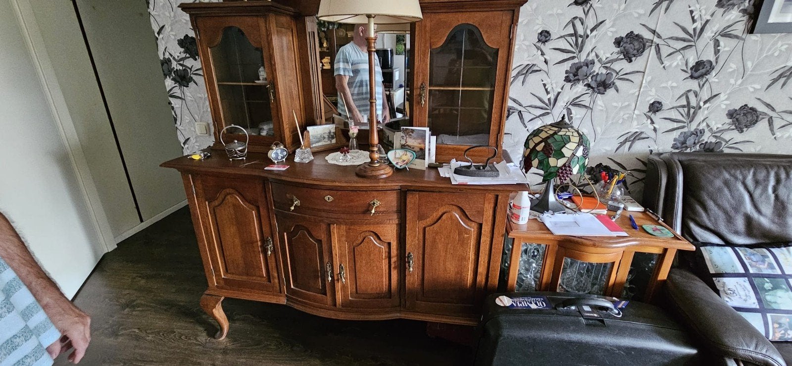 Gratis: Antiek dressoir met vitrinekasten en spiegel, Ophalen
