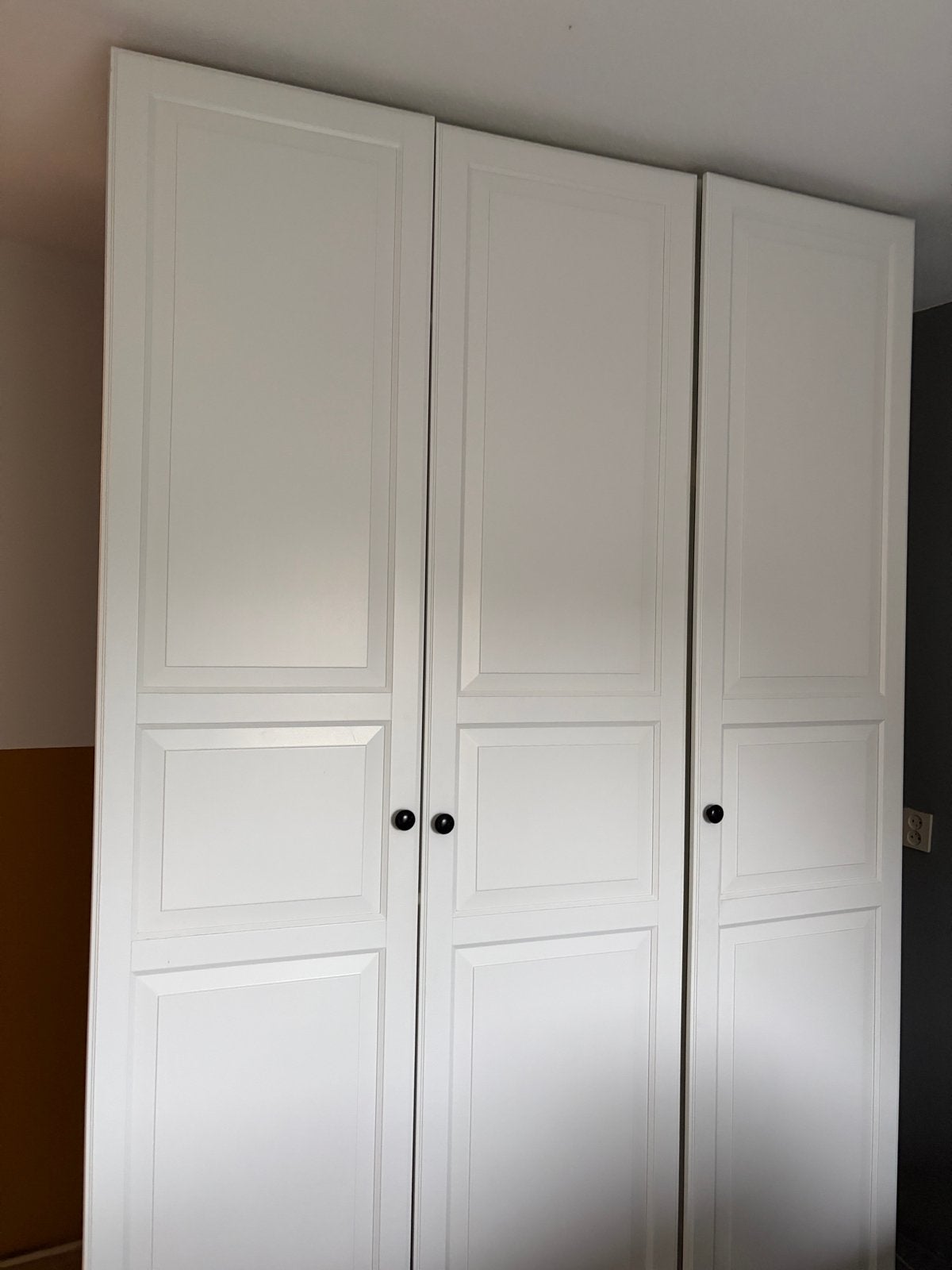 Witte ikea Pax  kledingkast met 3 deuren en hangruimte, Huis en Inrichting, Ophalen, Gebruikt, 100 tot 150 cm, 200 cm of meer