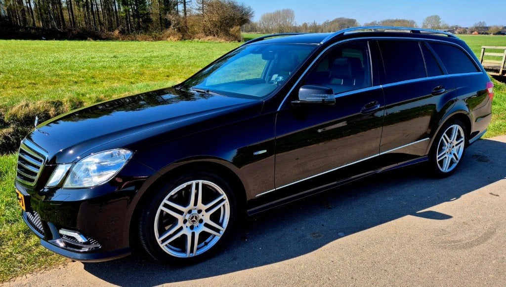 E250 CGI, AMG, YOUNGTIMER,BOMVOL,OPEN DAK, 150.000 KM, ZWART, Auto's, Mercedes-Benz, Particulier, E-Klasse, ABS, Airbags, Airconditioning