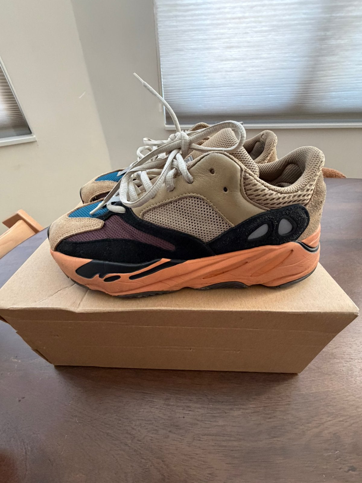 adidas Yeezy Boost 700 Enflame Amber, Ophalen of Verzenden, Zo goed als nieuw
