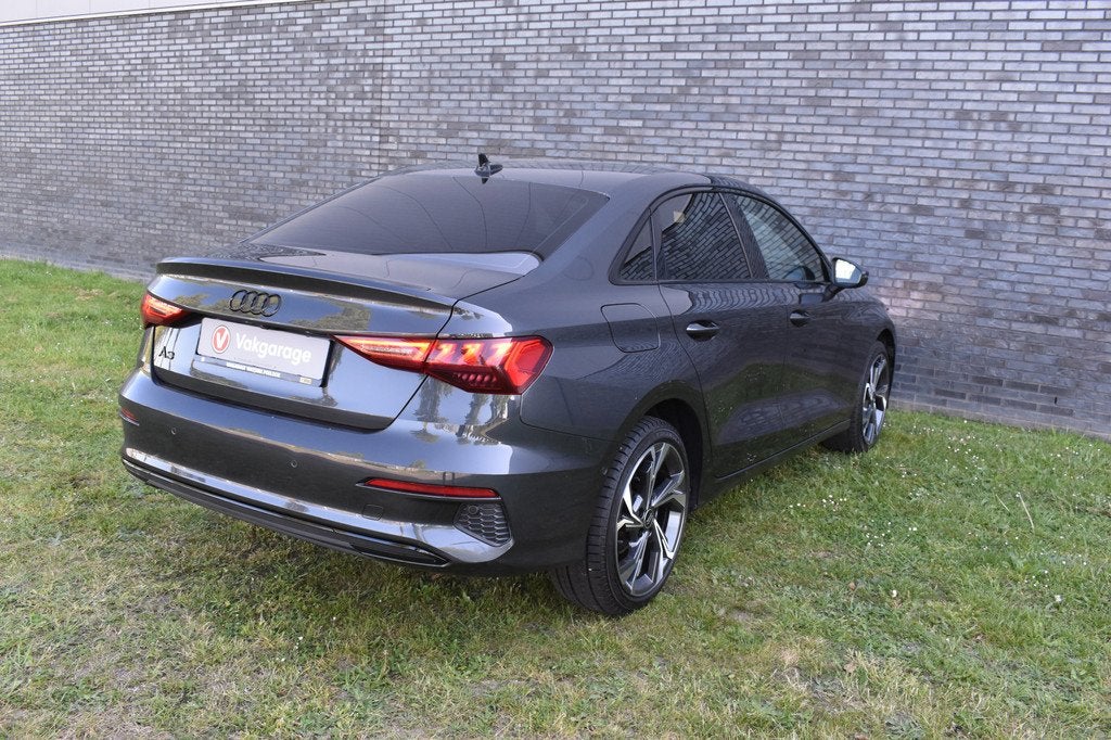Audi A3 Limousine 30 TFSI edition one Apple Carplay Automaat, Auto's, Audi, 12 maanden, Gebruikt, Leder en Stof, Bedrijf