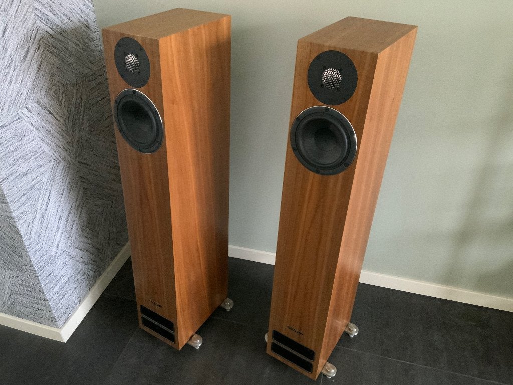 Prachtige PMC Twenty5.23 luidsprekers te koop, Vloerstaande luidspreker, Zo goed als nieuw, 60 tot 120 watt, Ophalen