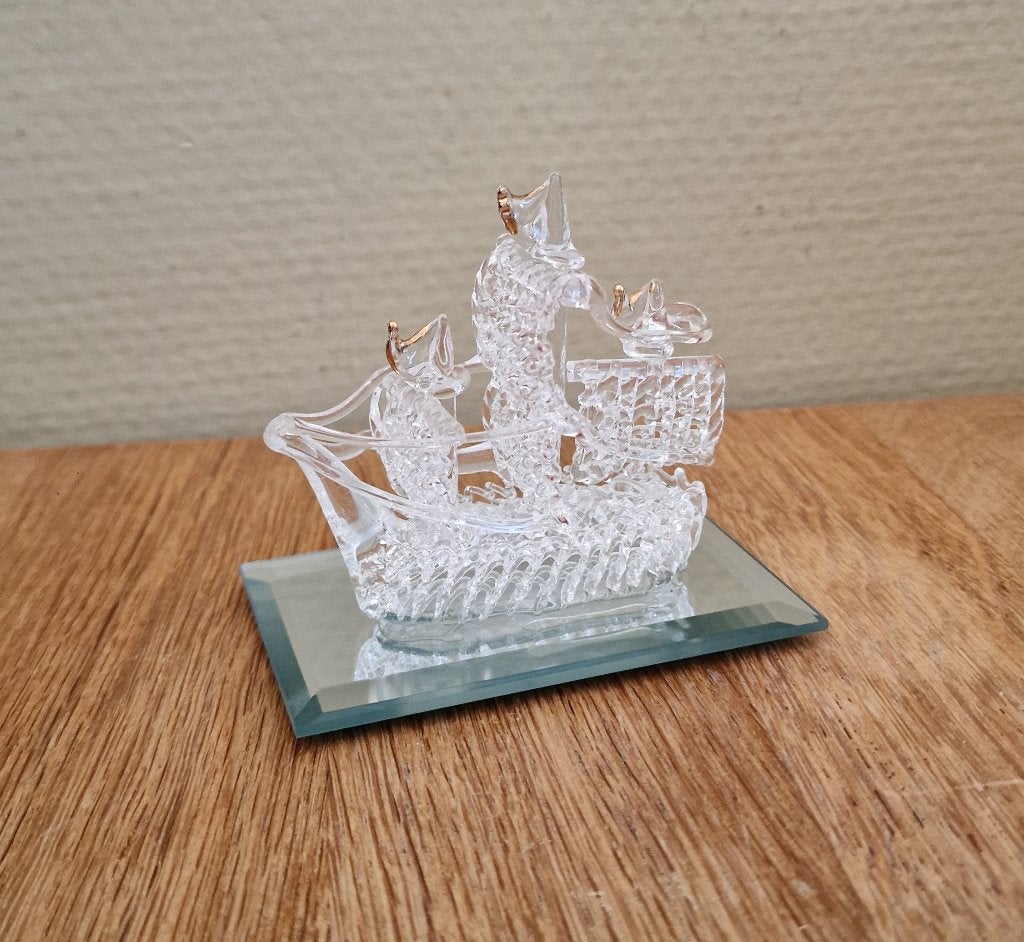 Glazen zeilschip beeldje op spiegel, Ophalen