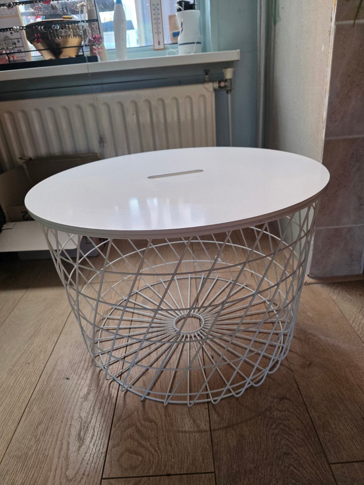 Witte draadmand bijzettafel met houten blad, Ophalen, Gebruikt, Wit, Metaal