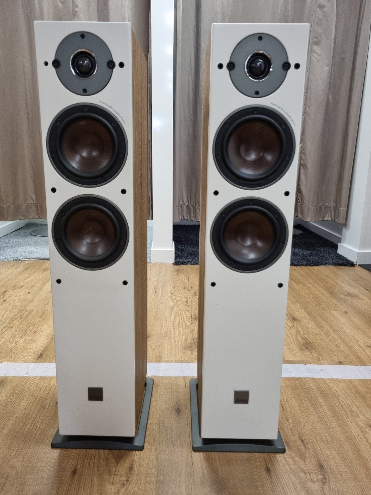 ✅Dali Oberon 5 Vloerstaande Luidsprekers - Wit/Licht Hout, Audio, Tv en Foto, Ophalen, Vloerstaande luidspreker, Zo goed als nieuw