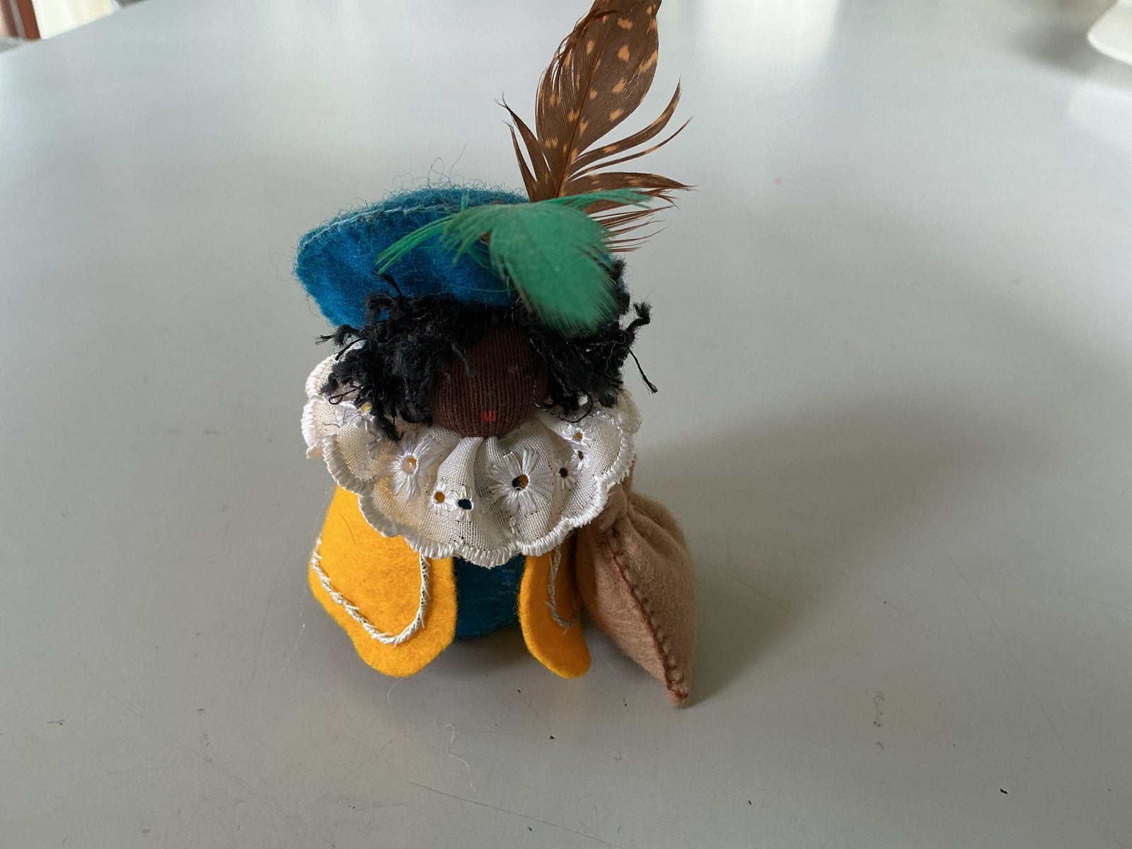 Zwarte piet 9 cm. Hoog, Ophalen of Verzenden, Nieuw, Figuurtje(s), Wolvilt