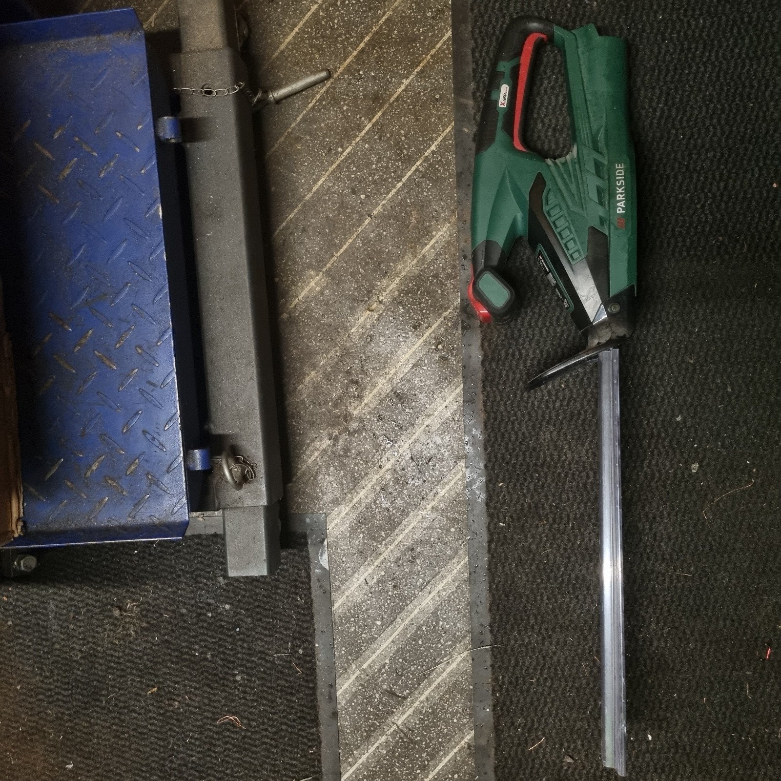 Parkside Heggenschaar 12V, 70 mm of meer, 600 tot 1200 watt, Ophalen of Verzenden, Reciprozaag