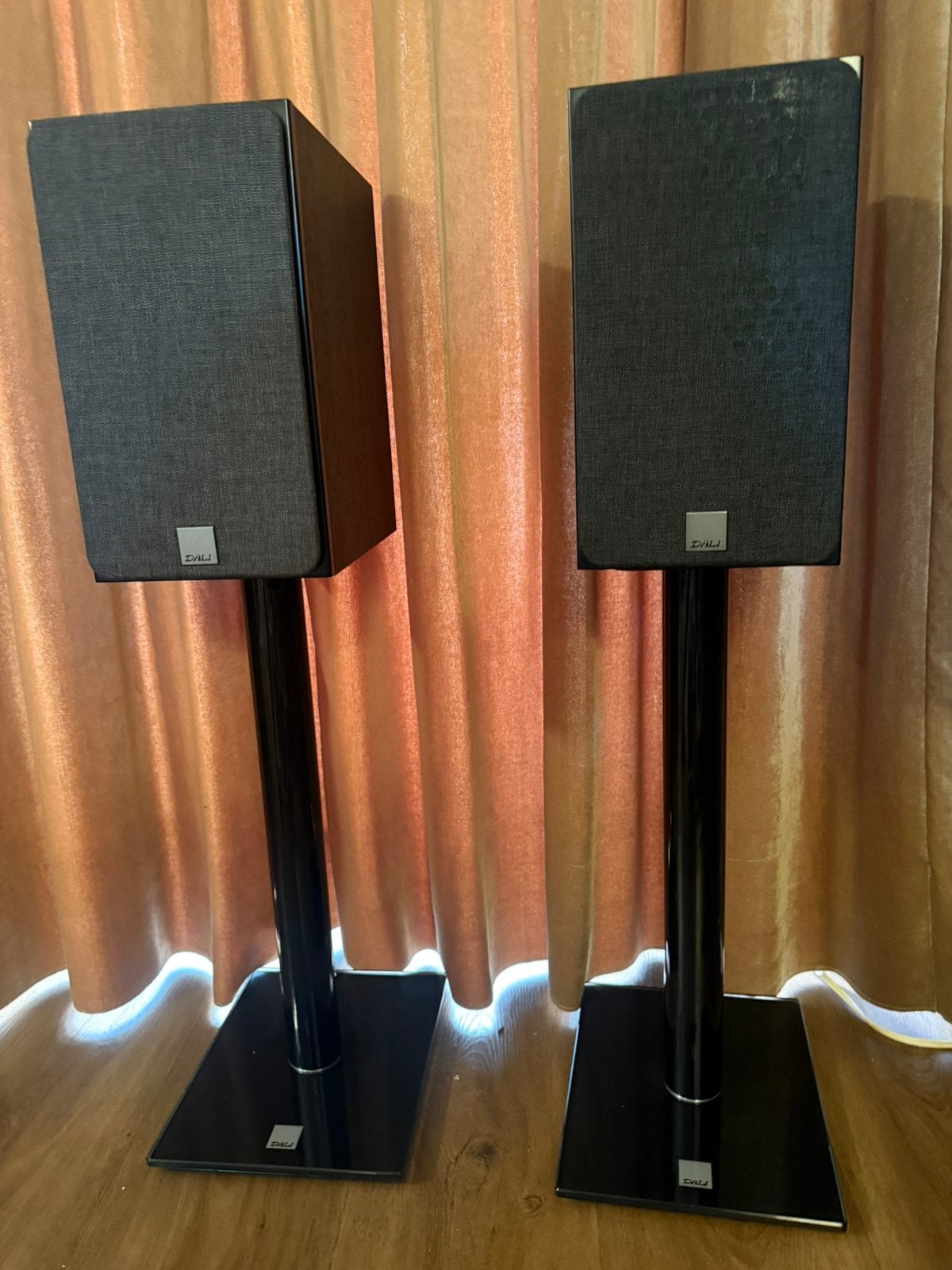 DALI OBERON 3 Speakers inclusief DALI CONNECT stands, Audio, Tv en Foto, Ophalen, Inclusief standaarden, Zo goed als nieuw, 60 tot 120 watt