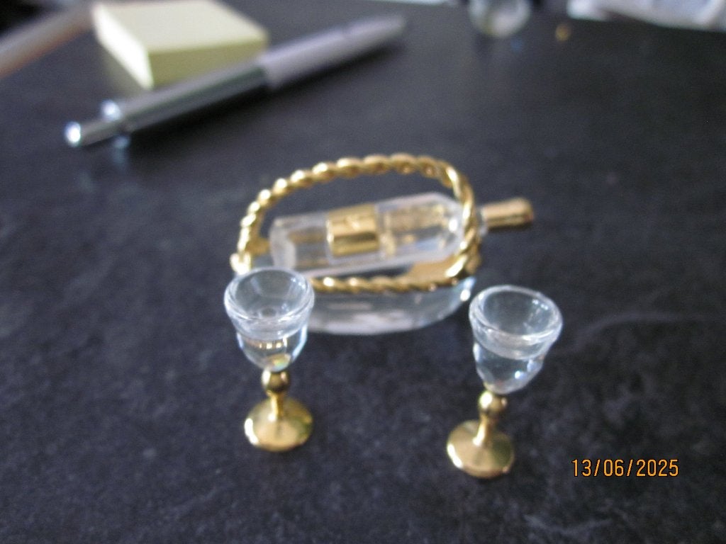 Swarovski Memories Wijnset met vervangende doos, Ophalen of Verzenden, Nieuw, Figuurtje