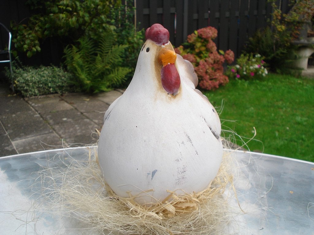 Nieuw: stenen keramiek kip in houten kratje - H15 cm, Ophalen of Verzenden, Nieuw, Dier