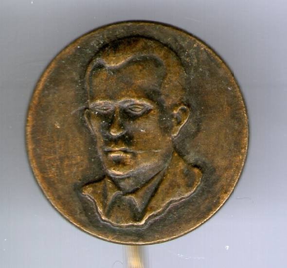 Albert Plesman (1889-1953) koper speldje ( P_008), Ophalen of Verzenden, Nieuw, Figuurtje, Speldje of Pin