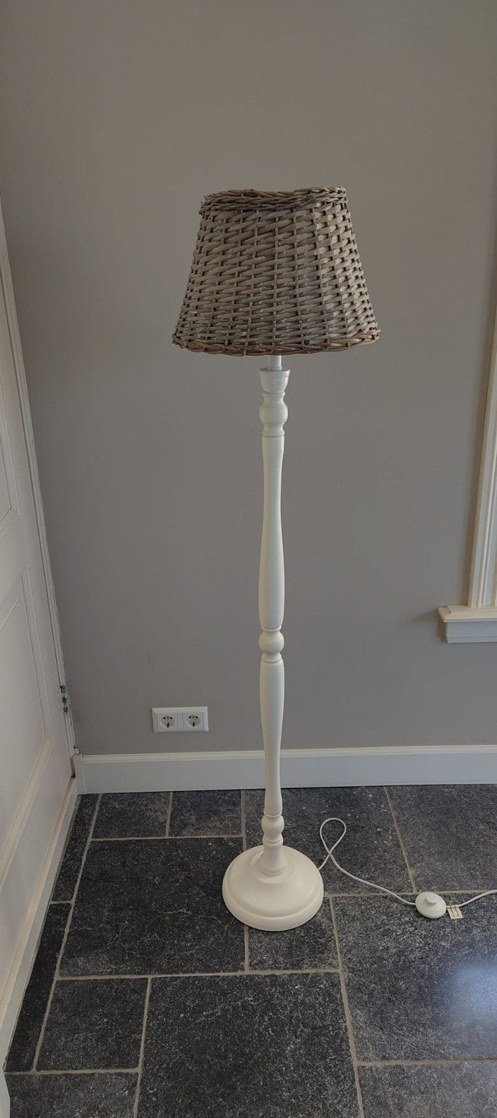 Witte vloerlamp met rieten kap, 1.50m hoog, Ophalen, Gebruikt, Hout, 150 tot 200 cm