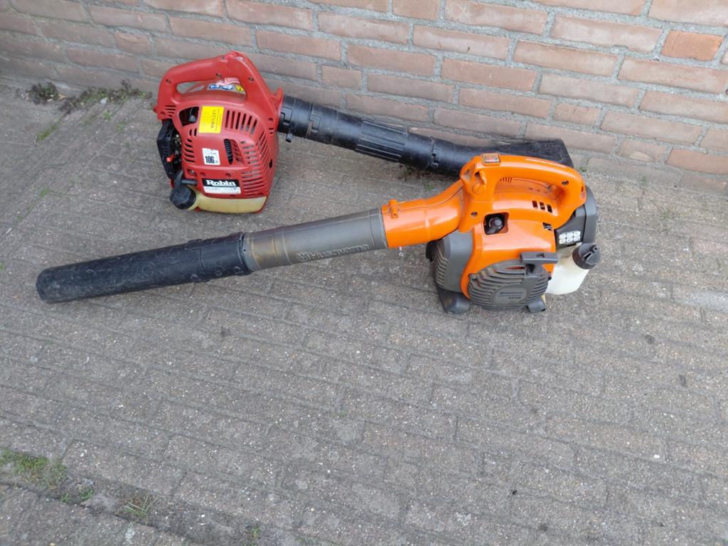 2 Opknapper Bladblazers (Husqvarna en Robin), Tuin en Terras, Bladblazers, Ophalen, Benzine, Gebruikt, Husqvarna, Robin
