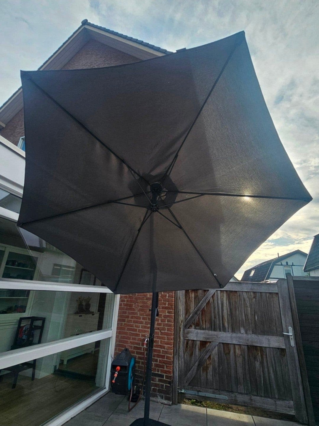 zweefparasol met voet en stang, Ophalen, Gebruikt, 2 tot 3 meter, Zweefparasol