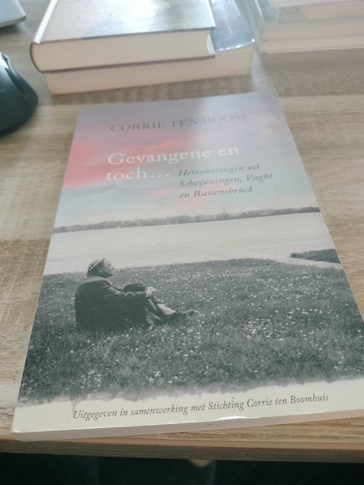 Gevangene en toch... Herinneringen Corrie ten Boom, Ophalen of Verzenden, Gelezen, Corrie ten Boom, Religie