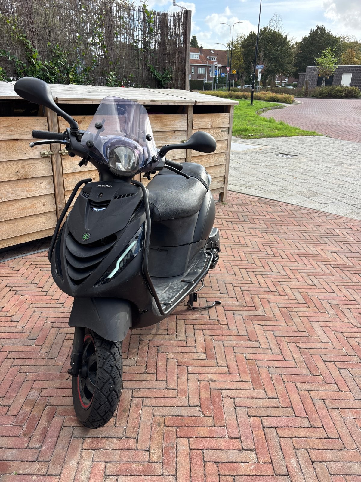 Piaggio Zip 4T 50cc uit 2010 met recent motorisch onderhoud, Fietsen en Brommers, Gebruikt, Maximaal 45 km/u, Zip, Ophalen of Verzenden