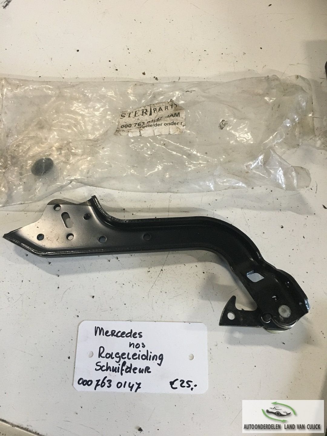 Mercedes schuifdeur  rolgeleiding NOS MB nr : 000 763 0147