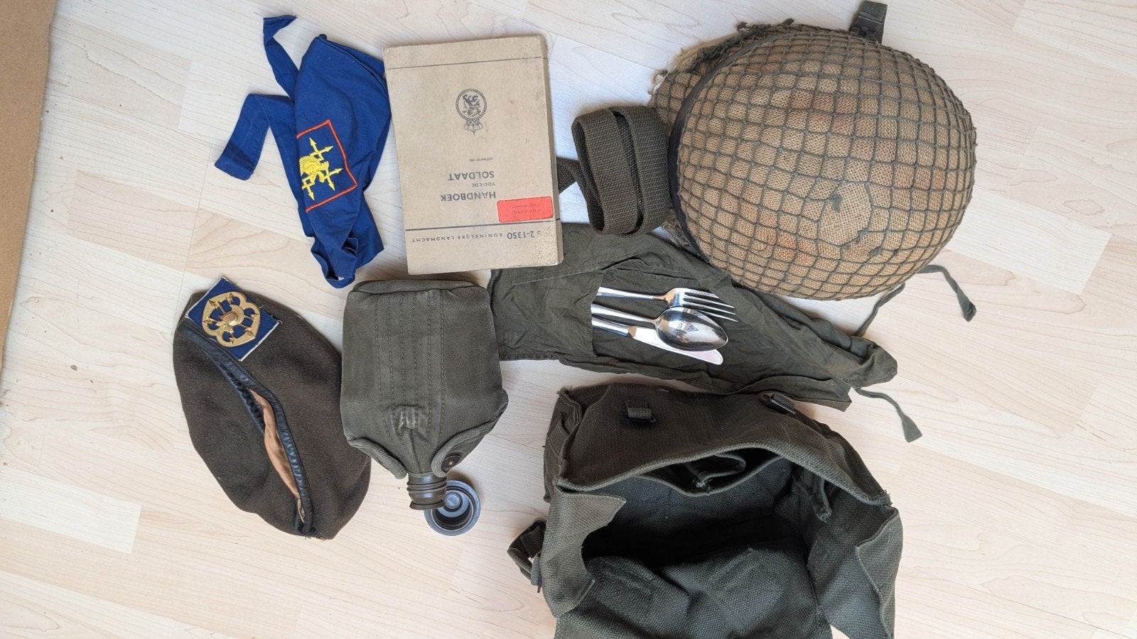 Militaire spullen, Ophalen, Landmacht, Nederland, Helm of Baret