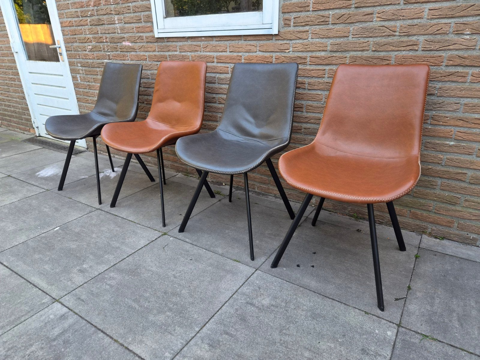 Moet weg! 4x eetkamerstoelen met metalen poten, Huis en Inrichting, Ophalen, Zo goed als nieuw, Bruin, Vier