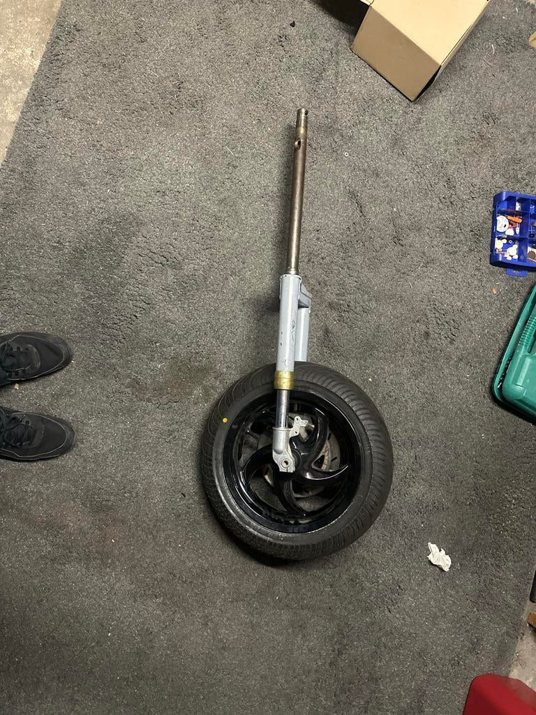 Runner voorvork met wiel, Ophalen, Zo goed als nieuw, Overige typen, Piaggio