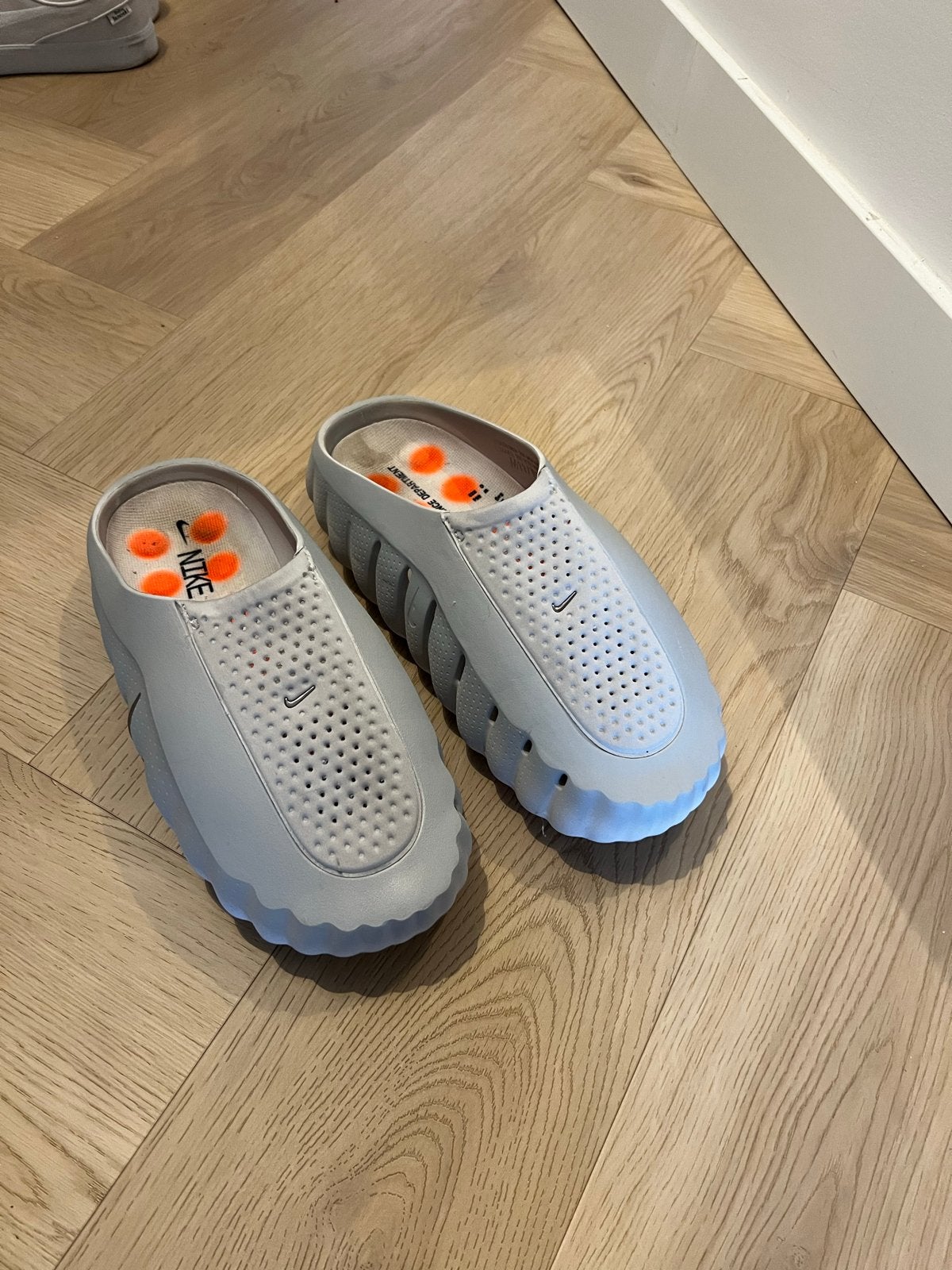 Nike Mind Slippers Maat 45 - Gently Used, Slippers, Wit, Ophalen of Verzenden, Zo goed als nieuw
