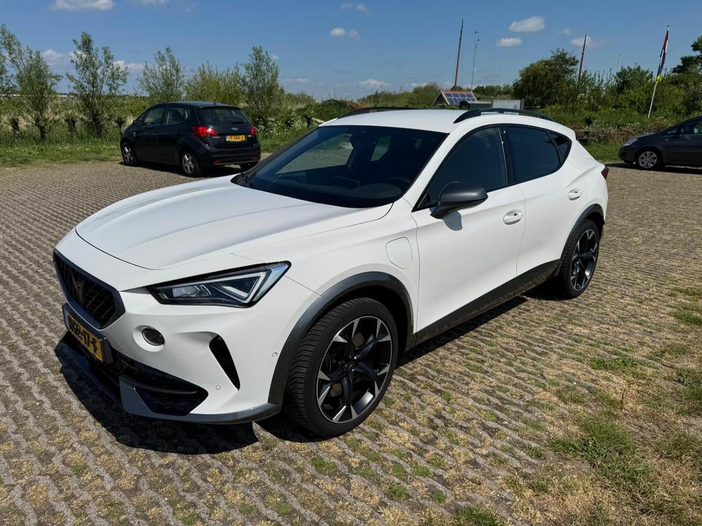 Cupra Formentor 1.4 E-hybrid 245pk Dsg-6 2023 Wit, Auto's, Cupra, 4 cilinders, Formentor, Leder en Stof, Wit