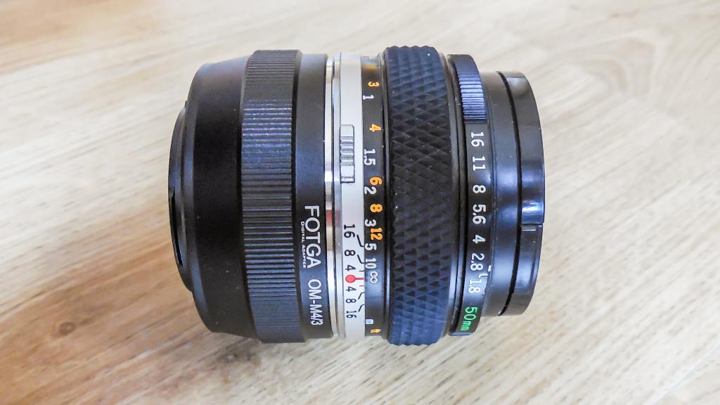 Olympus OM 50mm 1:1,8 lens, Ophalen, Zo goed als nieuw, Standaardlens