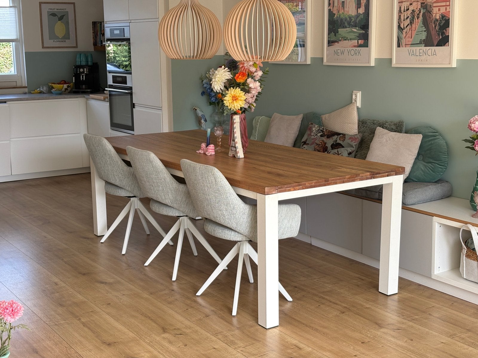 Houten eettafel met wit stalen onderstel 240 x 100cm, Huis en Inrichting, Ophalen, 200 cm of meer, 50 tot 100 cm, Zo goed als nieuw