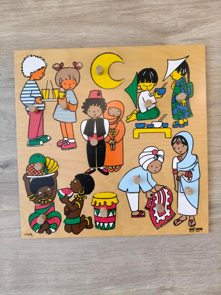Educo Inlegpuzzel verschillende culturen, Kinderen en Baby's, Speelgoed | Kinderpuzzels, Ophalen, Zo goed als nieuw, Van hout