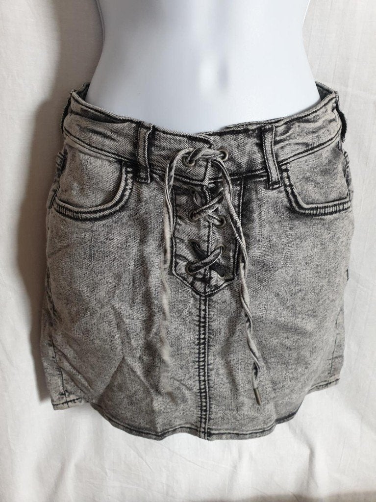 Stoere mini spijkerrok mt 38 merk Divided, Maat 38/40 (M), ., Zwart, Ophalen of Verzenden