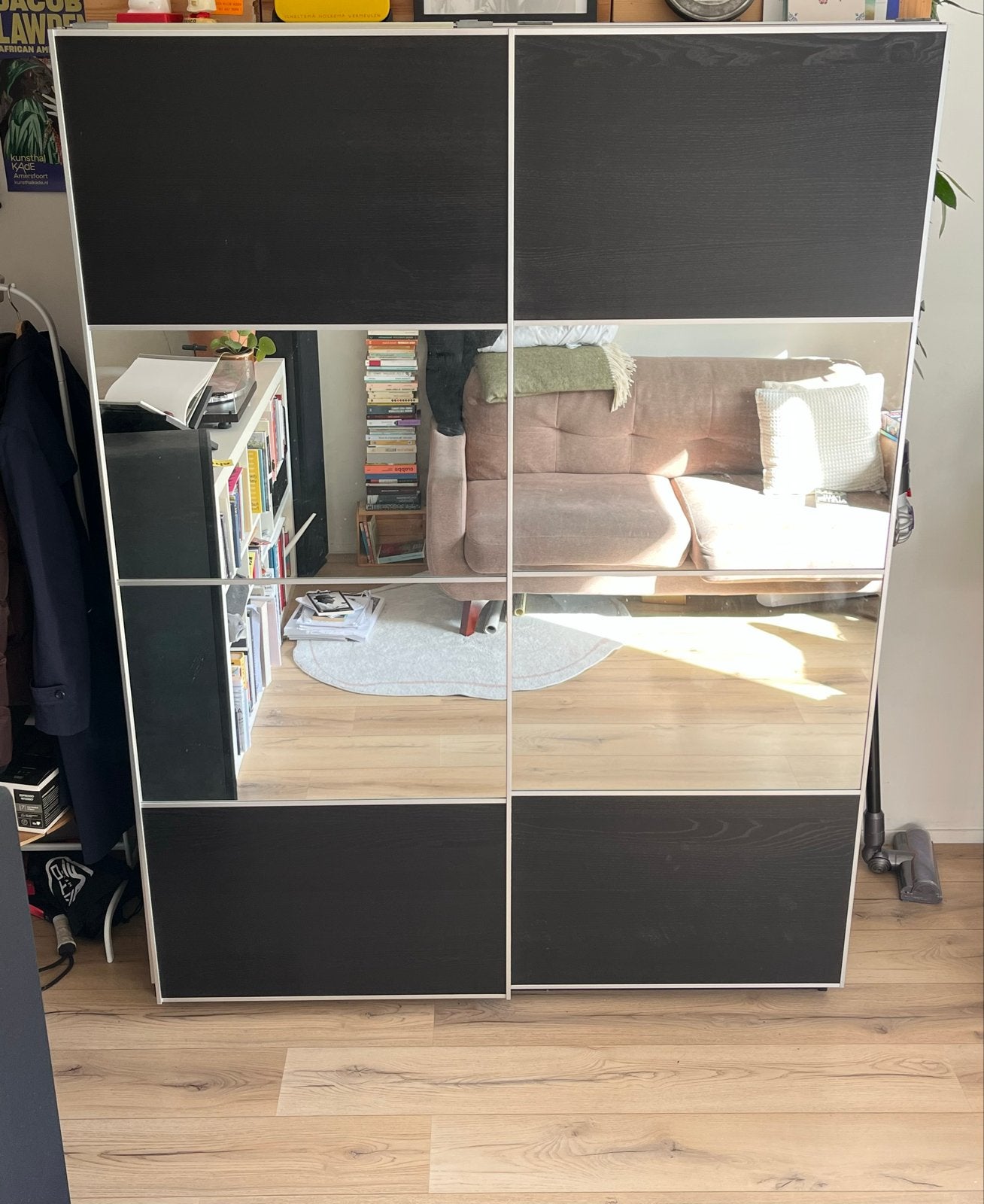 IKEA pax kast zwart (201x150x63) met spiegeldeuren en lades, 100 tot 150 cm, 200 cm of meer, Ophalen of Verzenden, Zo goed als nieuw