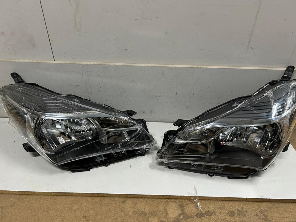 Koplamp set Toyota Yaris 2010-2020 L+ R halogeen, Auto-onderdelen, Ophalen of Verzenden, Nieuw, Toyota