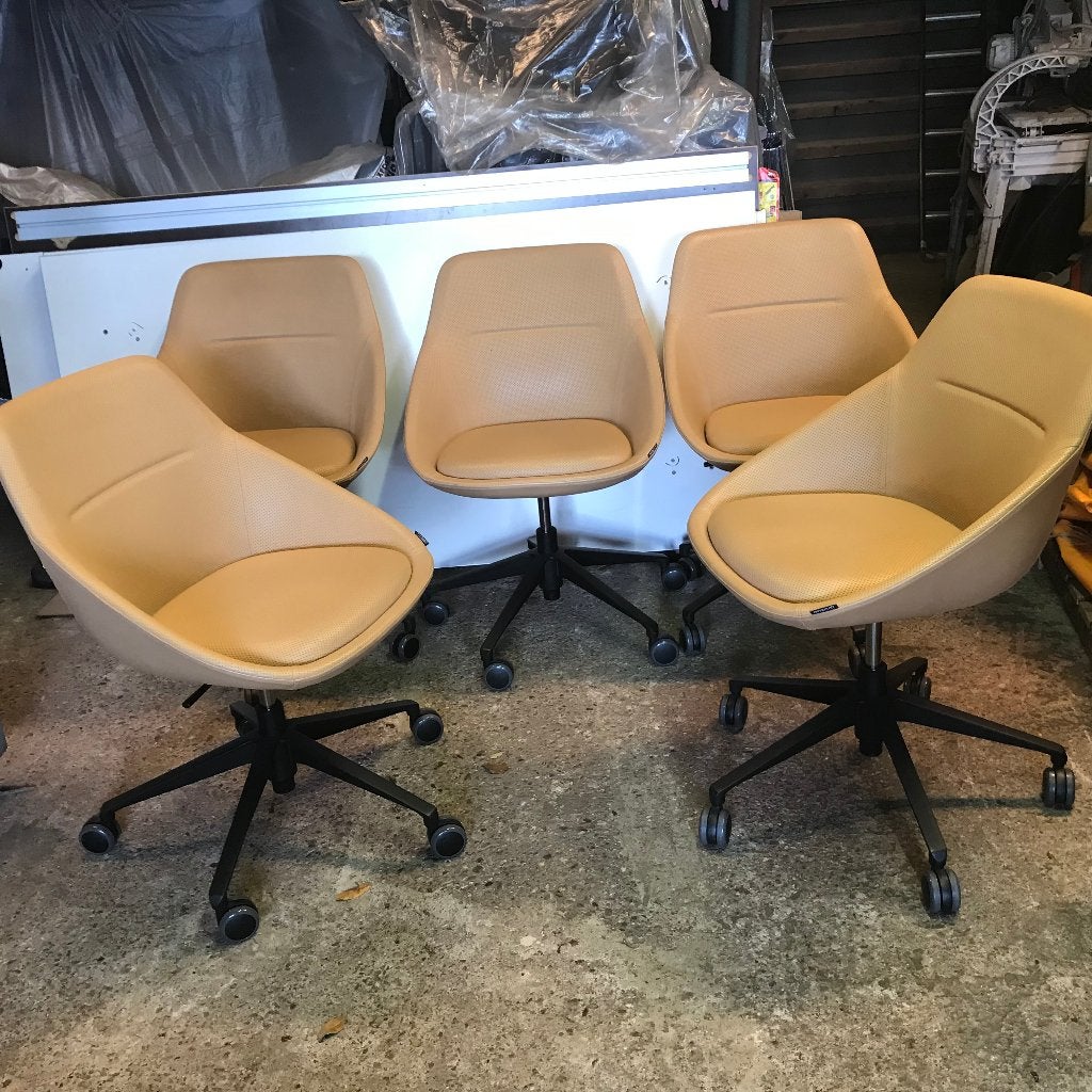 5 IZGS Offecct Ezy low chair stoel bureaustoel design, Huis en Inrichting, Leer, Ophalen of Verzenden, Zo goed als nieuw, Nvt