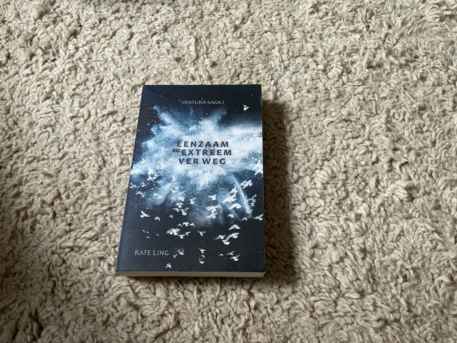 Eenzaam en Extreem Ver Weg - Ventura Saga I - Kate Ling, Ophalen of Verzenden, Nieuw, Nederland