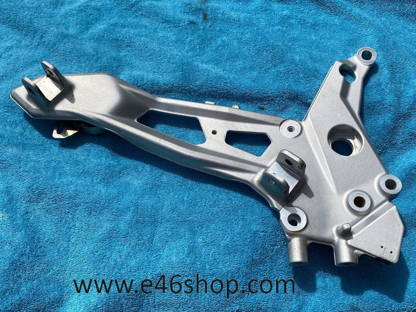 BMW F900R VOETSTEUN SCHETSPLAAT RECHTS OEM 8404012, Motoren, Gebruikt, -, -, Ophalen of Verzenden
