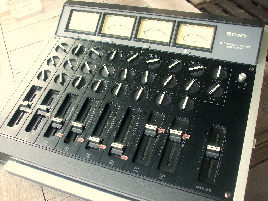 Sony MX-710  8 channel mixer, Muziek en Instrumenten, Mengpanelen, Ophalen of Verzenden, Gebruikt, 5 tot 10 kanalen, Microfooningang